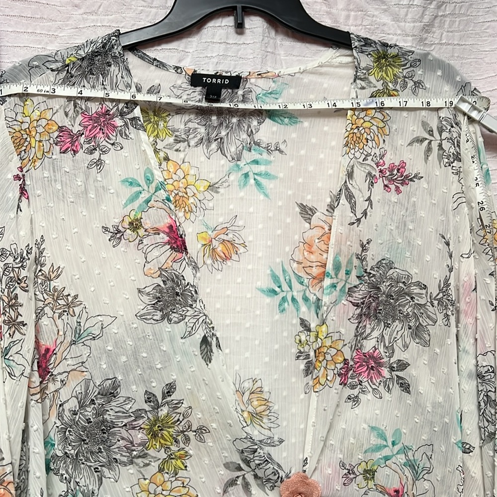 Torrid Kimono/coverup🌸 It’s sheer with vibrant colors. - Picture 3 of 6